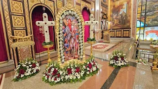 ترانيم السلام من أرض الفيروز.. كنائس جنوب سيناء تتزين بالورود قبل عيد الميلاد