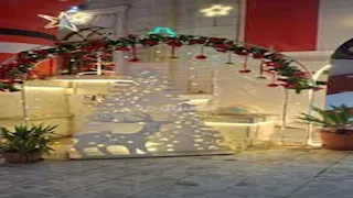  أيقونات المسيح والعذراء تزين كنائس أسيوط وبابا نويل يوزع الهدايا