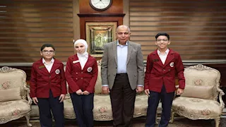 حوار غير تقليدي.. طلاب يناقشون محافظ المنيا في ملفات خدمية وتنموية (صور)