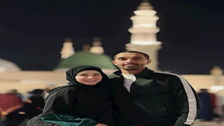 "وداعاً بعام اعتمرنا به".. أوباما ينشر 3 صور جديدة رفقة زوجته في الحرم المكي