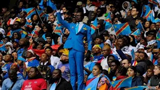 "تكريم رمز وطني".. قصة مشجع خطف الأنظار في مباريات منتخب الكونغو