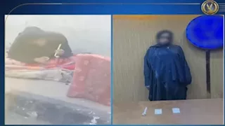 بالفيديو.. ضبط ربة منزل تتعاطى مخدر الآيس بالجيزة