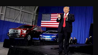 بحضور مسئولي فورد وستيلانتس| ترامب يعلن خفض قواعد كفاءة استهلاك الوقود