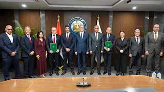 لأول مرة بمصر.. وزير البترول يشهد توقيع عقد رخصة إنتاج وقود الطائرات المستدام