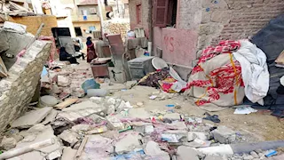 "أحلامنا انهارت".. مأساة 4 أسر بأسوان بعد انهيار عقار قديم وفقدان جهاز عروستين