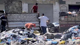 تصل للحبس والغرامة.. عقوبة إلقاء القمامة في الشوارع