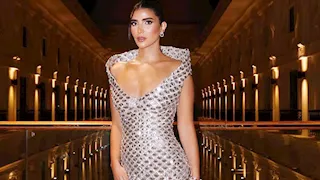 ريم سامي تستعرض فستانها بافتتاح البحر الأحمر والجمهور يعلق (صور)