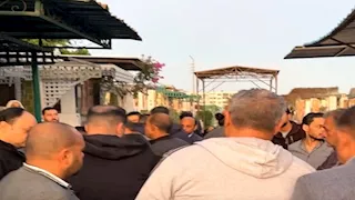 حزن وبكاء.. تشييع جنازة السباح يوسف محمد إلى مثواه الأخير بمقابر بورسعيد - صور