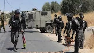 الاحتلال ينصب حاجزًا عسكريًا في بلدة الخضر ويقتحم مخيم الجلزون.. فيديو 