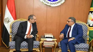 وزير الاتصالات يتفقد مشروعات رقمية ويزور مدرسة WE بالدقهلية (صور)