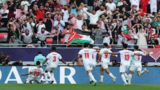 أثناء استلام الميداليات.. لقطة مثيرة للجدل في نهائي كأس العرب