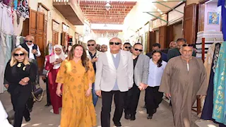 محافظ الأقصر والسفيرة الأمريكية يتفقدان مشروع "إحياء إسنا التاريخية" 