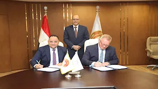 وزير العمل يشهد تجديد اتفاقية عمل جماعية لحفظ حقوق 2075 عاملاً  