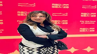 "قطة الشاشة".. ليلى علوي بإطلالة شبابية في مهرجان البحر الأحمر