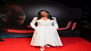 منى زكي تنشر صورًا جديدة من عرض فيلم "الست" ونجوم الفن يوجهون لها التهنئة