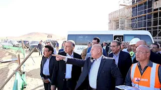 محافظ المنيا ونائب رئيس مجلس الوزراء يتفقدان محطات القطار الكهربائي - صور