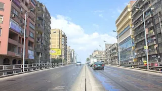 انقلاب سوزوكي بعد تصادم مع ملاكي أعلى كوبري الدقي