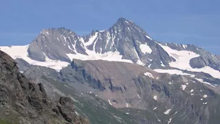 "ترك صديقته تتجمد".. محاكمة مرشد سياحي في النمسا بتهمة القتل بالإهمال