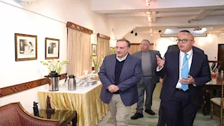 لجذب استثمارات كبرى.. محافظ أسيوط يبدأ زيارته للهند بلقاء السفير المصري