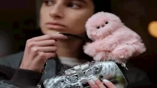 "ميرومي".. رفيق يلتصق بحقيبتك ويتفاعل معك (فيديو وصور)