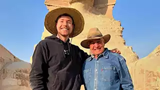 زاهي حواس يكشف كواليس لقائه مستر بيست: اشترطت عليه هذا الأمر ووافق