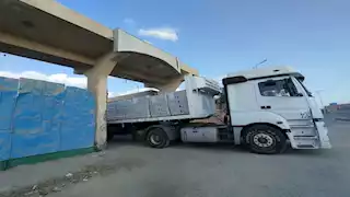 القاهرة الإخبارية: دخول 166 شاحنة مساعدات إنسانية إلى غزة