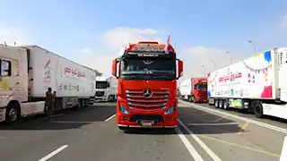  دخول 9 شاحنات مساعدات إنسانية إلى معبر كرم أبو سالم تمهيدًا لدخولها لقطاع غزة