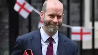 وزير التجارة البريطاني: الولايات المتحدة أبلغتنا بالضربات على إيران مسبقا