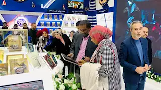 طلاب جامعة الأقصر يزورون معرض القاهرة الدولي للكتاب -صور