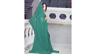 "بالعباءة".. هند صبري تهنئ جمهورها بحلول شهر رمضان وهدى المفتي تعلق