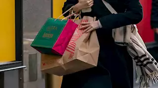 عروض بلا زبائن..  الشعبة: خصومات البلاك فرايداي لم تنعش مبيعات الملابس الشتوية