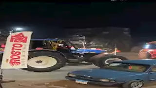  "أغرب تقاليع الزفة".. عريس يزف عروسته بالجرارات في بني سويف- صور