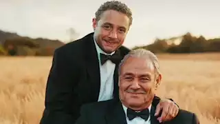 أحمد الفيشاوي ينشر فيديو قديم لوالده تحدث عن رقص الرجال مثل النساء.. ماذا قال؟