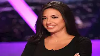 إلهام وجدي بفستان جريء ومكشوف في افتتاح القاهرة السينمائي 