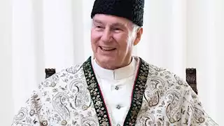 بعد صدور قرار مدبولي بدفنه في أسوان.. من هو الأمير كريم أغا خان؟