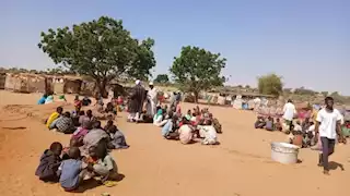 يزيد المشهد تعقيدًا.. خبير سياسي يحذر من تشكيل حكومة موازية في السودان