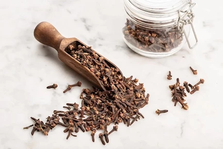 ماذا يحدث للجسم عن شرب القرنفل يوميًا؟