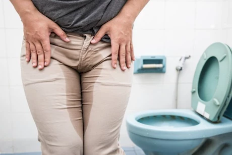 هل كثرة التبول ليلاً بسبب تلف الكبد؟.. انتبه لهذه العلامات