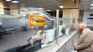 بالصور- محافظ أسوان يتابع منظومة العمل بالمركز التكنولوجى