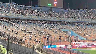 هتافات لأنصار الأهلي بإلغاء المباراة.. وجماهير الزمالك ترد: عاوزين أجانب ليه؟
