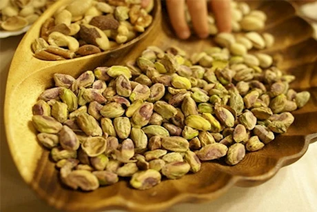 لحماية العين من العمى- تناول هذا النوع من المكسرات يوميًا