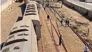 انحراف وتدخل يمنع كارثة.. مصدر يكشف تفاصيل حادث قطار طنطا