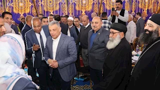 تحت شعار "عائلة واحدة".. محافظ الإسماعيلية يشارك أهالي "فايد" الإفطار الرمضاني - صور