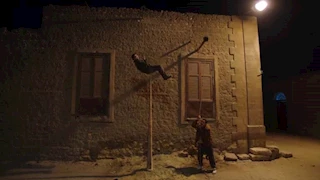 مسلسل "أشغال شقة جدا" الحلقة 13.. مصطفى غريب ينقذ هشام ماجد من السقوط فوق "خازوق كليبر"