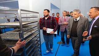   الفريق أسامة ربيع يشهد التشغيل التجريبي لمصنع تعبئة وتغليف الأسماك والجمبري -صور