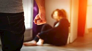 من حلم الهدايا للفاجعة.. مأساة طفل شاهد مقتل والدته على يد والده بعد عودته من الغربة