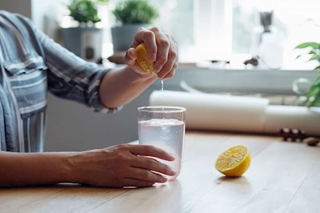 تستحق التجربة- 10 وصفات بماء الليمون لفقدان الوزن