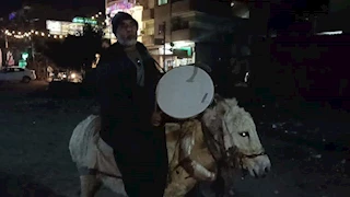 مسحراتي الشرقية.. "عثمان أبو نابت" وحماره يوقظان الصائمين فى رمضان –صور