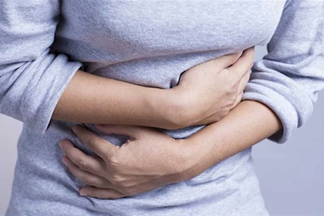 طبيب ينصح بتجنب الملينات خلال الإصابة بالإمساك