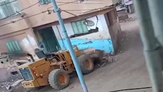 أخ يهدم منزل شقيقه بلودر.. تطور جديد في "معركة الميراث" بالدقهلية